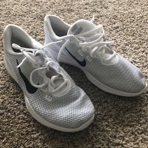 White nike runners size 10